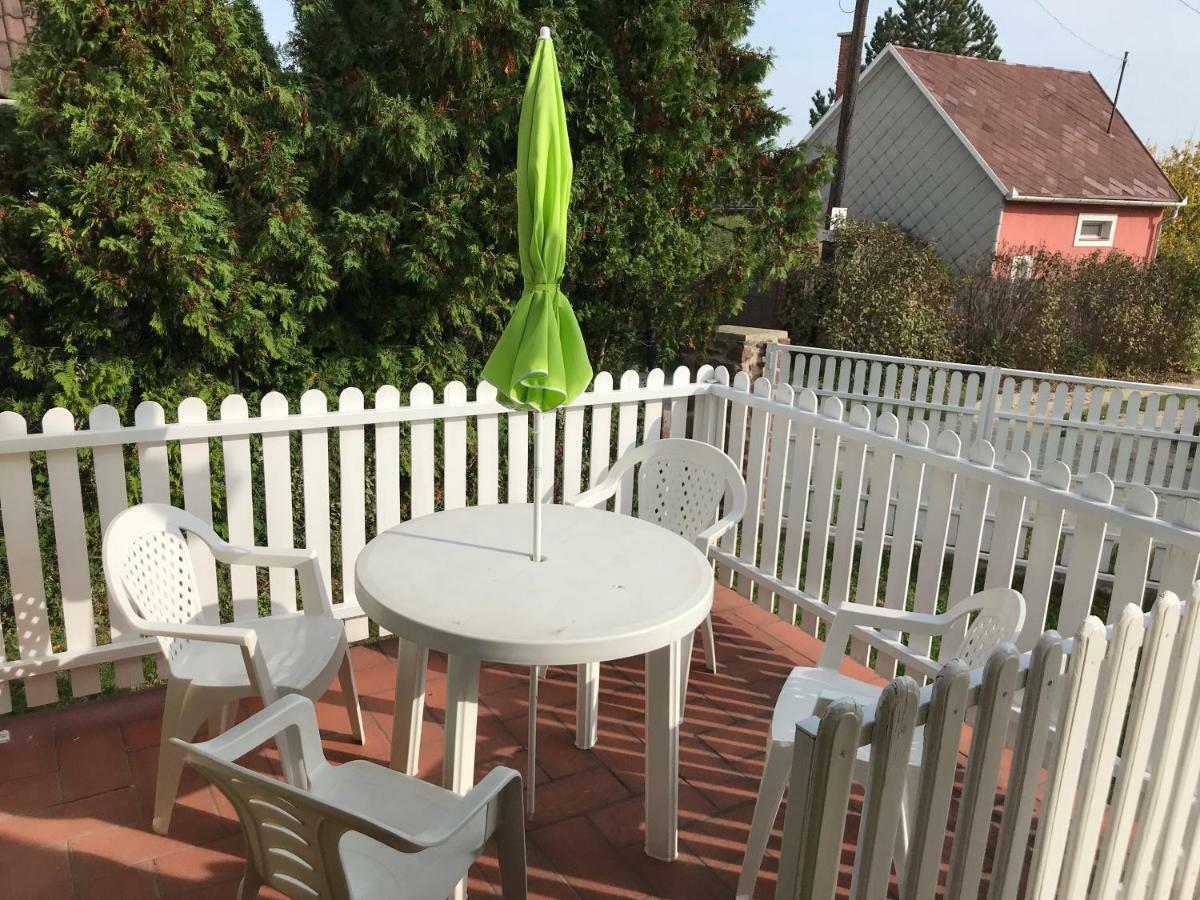 Aracsi Haziko Villa Balatonfured Luaran gambar