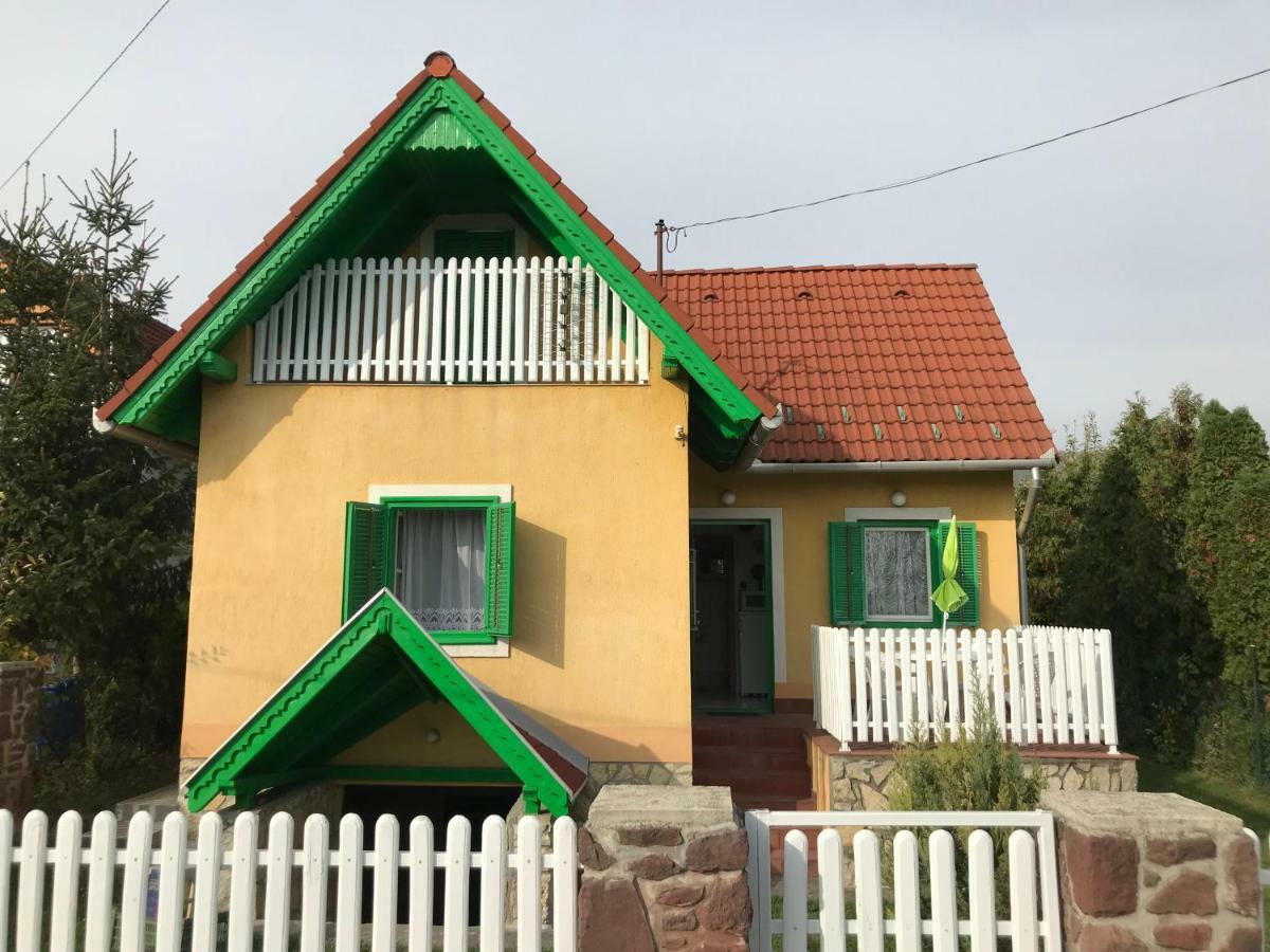 Aracsi Haziko Villa Balatonfured Luaran gambar